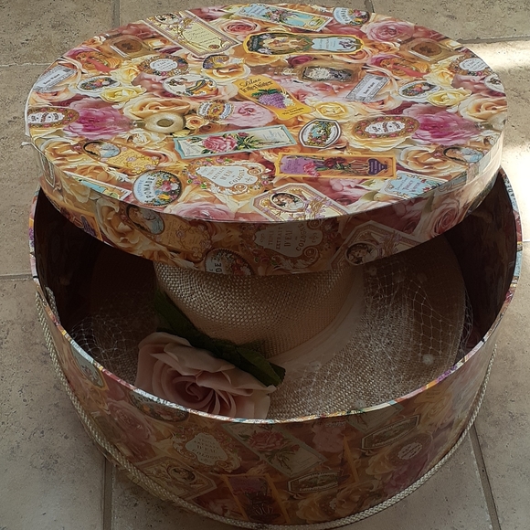 👒 SOLD Vintage Straw Pink/Cream Flower Veiled Hat - Picture 3 of 6